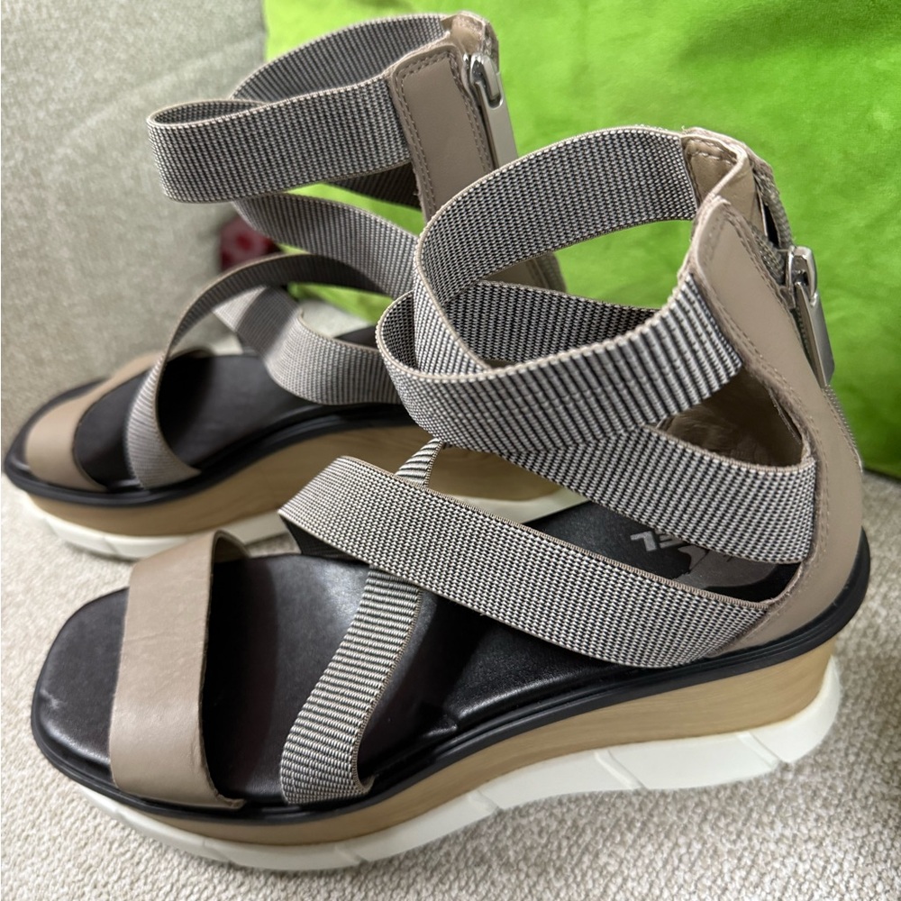 Sorel Women's Sandals in Black and Tan - Picture 4 of 8